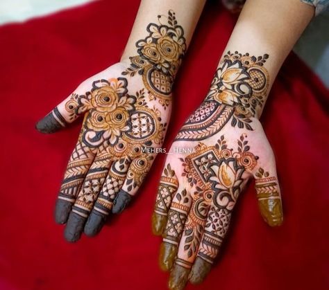 Arabic Belt Mehendi Design, Party Mehendi Designs, Designer Mehndi Designs Unique, Marwari Mehndi Design, Designer Mehndi, New Mehandi, Floral Mehndi, Hand Mehendi, Latest Arabic Mehndi Designs