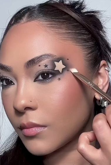 Star Girl Makeup, Glisten Cosmetics, Conan Grey, Concert Makeup, Graphic Makeup, Rave Makeup, Star Makeup, Eye Makeup Pictures, Design Palette