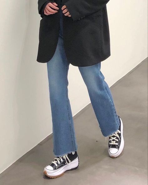 Converse Move Outfit, Yeonjun Converse, Converse Outfit Korean, High Converse Outfit, Converse Run Star Hike Outfit, High Top Sneakers Outfit, Singapore Outfit, Korean Outfit Street Styles, Stylish Hoodies