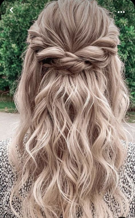 Half Pony Hairstyles, Junior Bridesmaid Hair, Easy Wedding Guest Hairstyles, Half Up Half Down Hair Prom, Hoco Hair Ideas Updo Hairstyle, Guest Hair, Half Up Half Down Hairstyles, Hoco Hairstyles, Homecoming Hairstyles Updos