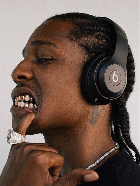 Asap Rocky Photography, Asap Rocky Side Profile, Asap Rocky Aesthetic Poster, Black Rappers Aesthetic, Asap Rocky Drawing, Grillz Drawing, Asap Rocky Aesthetic, Rapper Drawings, Rapper Photography