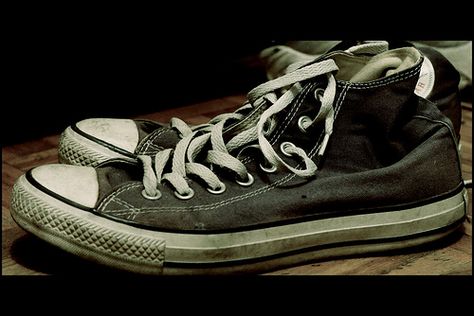 Untitled Converse Wallpaper, Deodorize Shoes, Sneakers Wallpaper, Exposure Therapy, Black Converse, Old Shoes, Go Bags, Star Wallpaper, Converse Sneakers