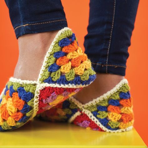 Granny Square Slippers, Crochet Slipper Boots, Crocheted Slippers, Easy Crochet Slippers, Crochet Slippers Free Pattern, Crochet Slipper Pattern, Moccasin Slippers, Crochet Bolero, Crochet Hexagon