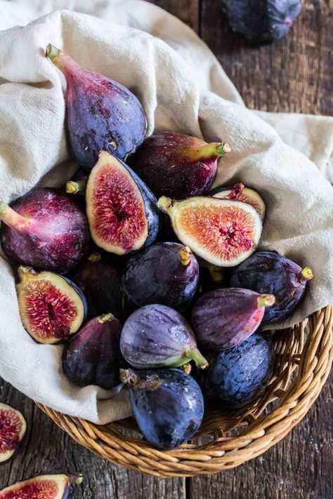 Farfalle with Fresh Figs and Prosciutto Iphone Wallpaper Colorful, Fig Fruit, Iphone Wallpaper Aesthetic, Wallpaper Colorful, Easy Pasta Dishes, Fruit Photography, Wallpapers For Iphone, Fresh Figs, Beautiful Fruits