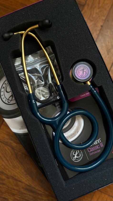 #stethoscope #medschool #medical Littmann Stethoscope Colors, Littmann Stethoscope Aesthetic, Sthetoscope Medical, Litman Stethoscope, Stethoscope Aesthetic, Littmann Stethoscope, College Vision Board, Studying Medicine, Medical School Life