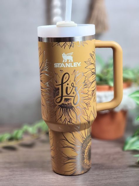 Sunflower Stanley Cup, Office Christmas Party, Engraved Tumbler, Printed Backgrounds, Sunflower Design, Personalized Cups, Cow Print, Perfect Christmas Gifts, Dishwasher Safe