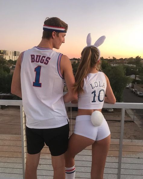 Lola Bunny Halloween, Cute Couples Costumes, Bunny Halloween, Bunny Halloween Costume, Halloween 23, Duo Costumes, Hot Halloween Outfits, Lola Bunny, Pretty Halloween Costumes