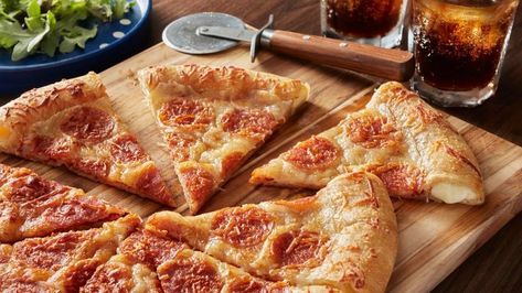 Pepperoni Pizza Cake, Cooking With Chicken, Restaurant Hacks, Stuffed Crust Pizza, Restaurant Copycat Recipes, Pizza Crust Dough, Stuffed Crust, Skillet Pizza, Delivery Guy