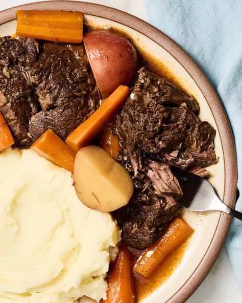 Pot Roast Crock Pot Chuck Roast, Healthy Breakfast Bowl, Chuck Roast Recipes, Thyme Recipes, Crockpot Roast, Pot Roast Recipes, Pita Chips, Chuck Roast, Roast Recipes