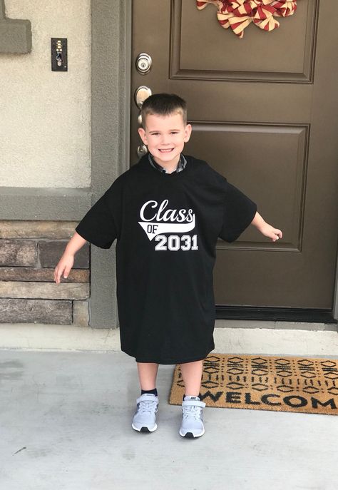 Excited to share this item from my #etsy shop: Class of 2031 Kindergarten Shirt - First Day Of School Tee - Back To School - Grow With Me Shirt Kindergarten Outfits, Customizable T-shirt For School Events And Back To School, First Day Of 1st Grade Shirt, First Day Of Pre K Shirt, First Day Of 2nd Grade Shirt, Kindergarten Shirts For Kids First Day, Shirt Slogans, Kindergarten Outfit, Clothes School