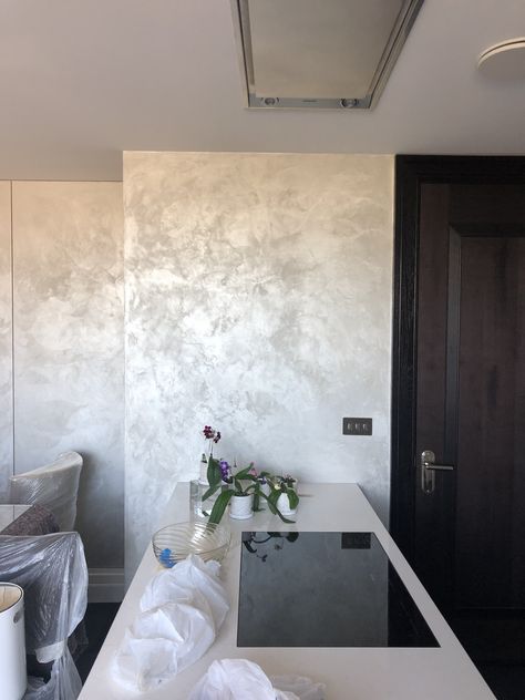 Venetian Plaster Dining Room, Wall Plastering Design Interiors, Venetian Plaster Living Room, Venetian Plaster Accent Wall, Decorative Plaster Wall Interior Design, Venetian Plaster Bedroom, Venetian Plaster Splashback, Italian Plaster Walls, Venetian Plastering