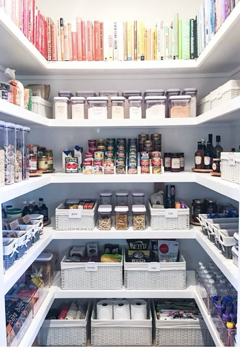 Diy Pantry Organization, Pantry Inspiration, Pantry Room, Organized Pantry, Pantry Organisation, House Organisation, Diy Pantry, Kitchen Organization Pantry, Organization Kitchen