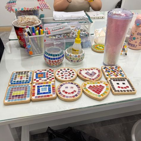 Hey guys! Check out my cool coaster with the mosaic pattern! 😍 Should I make more to sell? Let me know in the comments! Share your DIY coasters too! 🤩 Mosaic Coasters Diy, Coaster Mosaic, Evs Project, Mosaic Workshop, Diy Mosaic Art, Mosaic Coasters, Mug Painting, Mosaic Art Diy, Mosaic Pots