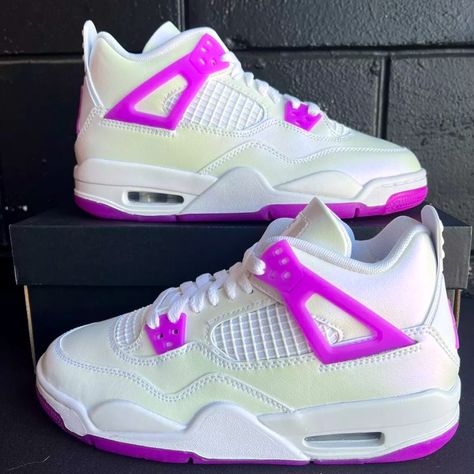 Hot Pink Jordans 4s, Purple Jordans 4s, Purple Sneakers Outfit Woman, Cute Nike Shoes For Women, Purple And White Shoes, Sequin Sneakers, Fire Shoes, Nike Shoes Women Fashion, Pretty Sneakers