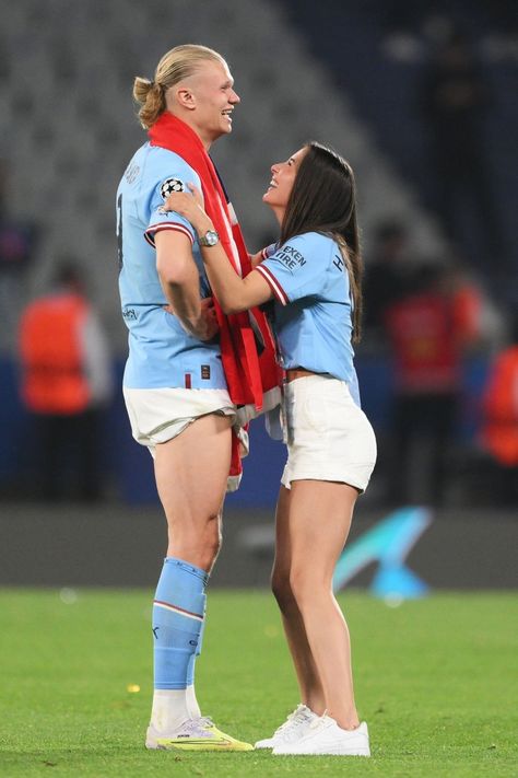 Champions League Final 2023, Grealish Man City, Wags Soccer, Manchester City Champions League, Erling Haaland Manchester City, Football Couple, Haaland Manchester City, Cute Couples Football, Football Relationship