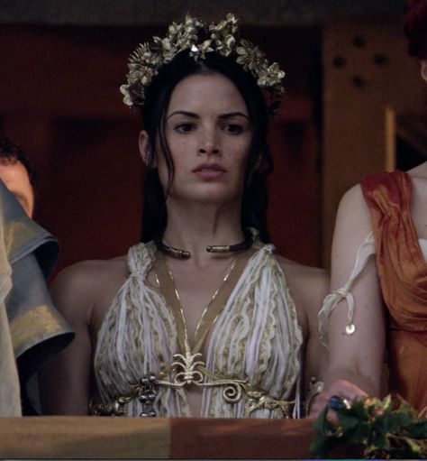 Mira - Spartacus: Blood & Sand "Kill Them All" Mira Spartacus, Katrina Law Spartacus, Spartacus Tv Series, Blood And Sand, Spartacus Blood And Sand, Spartacus Workout, Katrina Law, Roman Dress, Tv Clothes