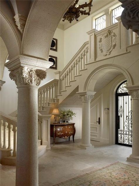 Eye For Design: The Timeless Appeal Of White Foyers White Foyer, Traditional Entryway, Foyer Staircase, Entrance Way, Villa Style, Foyer Decorating, Modern French, Entry Way, Entry Foyer