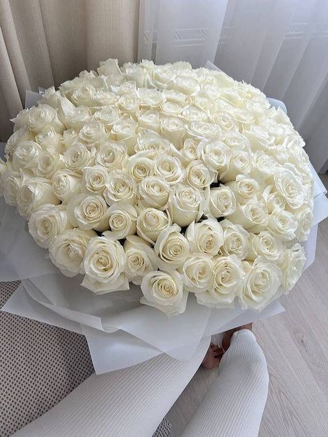 White Roses Bouquet Aesthetic, Luxury Bouquet, Fashion Outfits Dresses, White Flower Bouquet, Luxury Flower Bouquets, White Rose Bouquet, Boquette Flowers, Outfits Dresses, Flowers Bouquet Gift