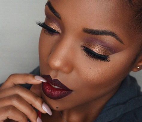 Plum & Caramel Eyeshadow | Eye Makeup Ideas | Everyday Makeup Look For Dark Skin Tone by Makeup Tutorials at http://makeuptutorials.com/8-eyeshadow-ideas-black-women-eye-makeup-ideas/ Makeup Tip, Women Lipstick, Beauty Make-up, Black Women Makeup, Trendy Makeup, Vintage Makeup, Dark Skin Makeup, Makeup For Black Women, Makeup Goals