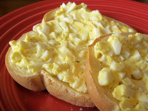 Munavoi (Finnish Egg Butter) Egg Butter Recipe, Finland Food, Finnish Cuisine, Egg Butter, Finnish Recipes, Morning Toast, Classic Egg Salad, Scandinavian Food, Breakfast On The Go