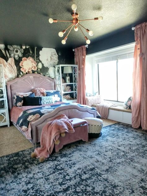 Black And Pink Teenage Bedroom, Dark Grey And Pink Bedroom, Moody Teen Girl Bedroom, Black And Pink Bedroom Ideas, Preteen Girls Bedroom Ideas, Slender Mansion, Ariel Room, Black And Pink Bedroom, Pink Black Bedrooms