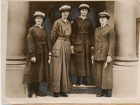 the first world war highly influence fashion. as men went off to fight, women took on their jobs and even volunteered to join the army. most of the jobs required uniforms hence the military look and the above ankle hemlines. Ww1 Fashion Woman, 1910s Working Class Fashion, 1920s Lower Class Fashion, Older Aesthetic, Ww1 Women, Ww1 Fashion, 1920s China, Army Jackets, Edward Steichen