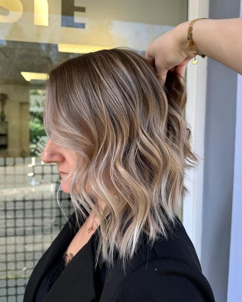 Californian vibes ☀️ Balayage blond californien avec un joli contouring pour accentuer le blond autour du visage ✨ →Forfait balayage #balayage #balayageblonde #blondehair #blondebalayage #hairinspo #hairideas #ombre #coiffeurbesançon #doubs #baumelesdames #besançon #montbeliard #belfort Balayage Blond, Balayage, Health And Beauty, Blonde, Health, Hair, On Instagram, Beauty, Instagram