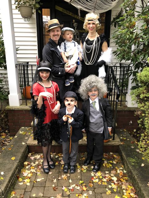 1920s Trunk Or Treat, 1920s Diy Costume, 1920 Halloween, Flappers 1920s, Family Costumes For 3, 1960s Accessories, Family Themed Halloween Costumes, Nightmare Before Christmas Costume, Lady Decluttered