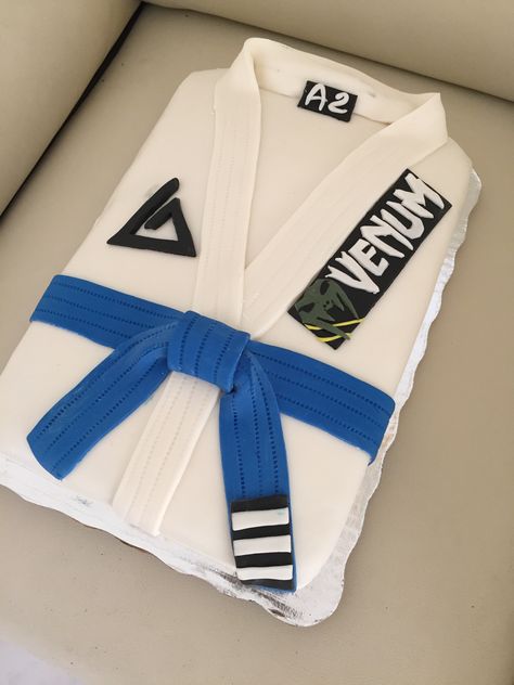 Jiu Jitsu Cake Ideas, Jiu Jitsu Birthday Cake, Jujitsu Cake Ideas, Jiu Jitsu Cake, Judo Cake, Karate Cake, Jiu Jutsu, Karate Birthday, Bike Cakes