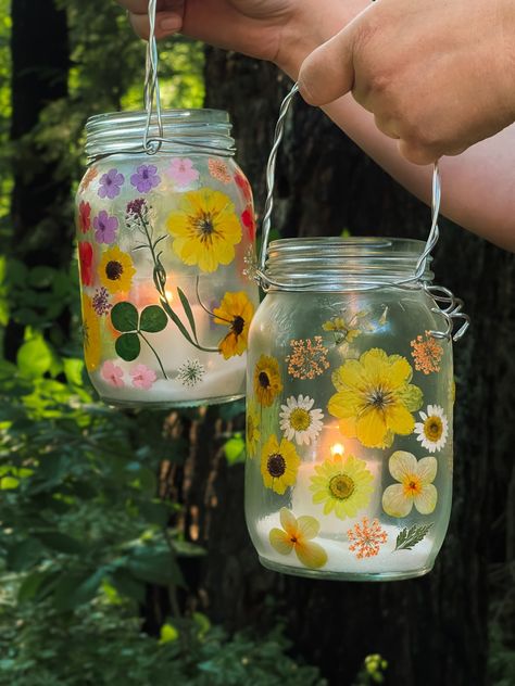 How to Make Pressed Flower Lanterns to Celebrate the Summer Solstice | Herbal Academy | As a way to celebrate the summer solstice, DIY flower lanterns are a creative way to encourage the sun to brighten the rest of the year. Pressed Flower Lanterns, Summer Diy Projects, Pressed Flower Crafts, Herb Garden Design, Garden Art Projects, 15 Diy, Garden Art Crafts, Garden Art Diy, Summer Solstice