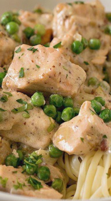 Creamed Salmon and Peas over Linguini Creamed Salmon, Salmon And Peas, Canned Salmon Recipes, Fettuccine Recipes, Noodle Dinner, Seafood Dinner Recipes, Pasta Noodle Recipe, Tortellini Recipes, Best Pasta Recipes