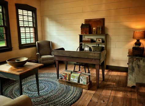 Home Office 🌻 Primitive Office Decorating Ideas, Primitive Office, Colonial Living Rooms, Primitive Living Room, Primitive Living, Colonial Interior, Entry Ideas, Office Nook, Office Decorating