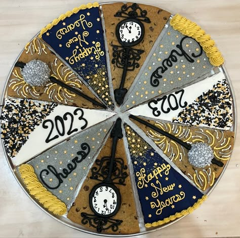 Birthday Giant Cookie, New Years Cookie Cake Ideas, New Years Cookie Cake, Pizza Cookie Cake, Cookie Cake Designs, New Years Cookies, Pizza Cake, Cake Writing, Gourmet Cakes