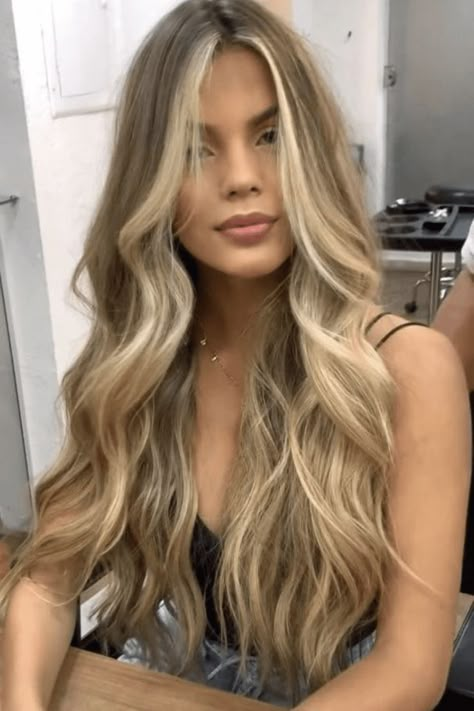 Descubra as melhores dicas e tratamentos naturais para acelerar o crescimento do seu cabelo loiro. Conheça os segredos para ter cabelos loiros longos e saudáveis de forma fácil e rápida. SAIBA MAIS…. Perfect Blonde Hair, Summer Blonde Hair, Hair Color Streaks, Brunette Hair With Highlights, Blonde Hair Inspiration, Blonde Hair Looks, Brown Blonde Hair, Long Blonde, Hair Color Balayage