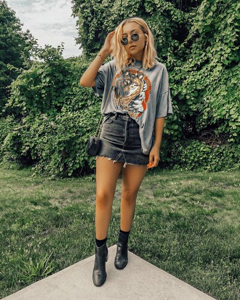 Nicole Alyse, Urban Chic Outfits, Rok Outfit, Baggy Tee, Look Grunge, Outfits Edgy, Summer Uniform, Nashville Outfits, Looks Black