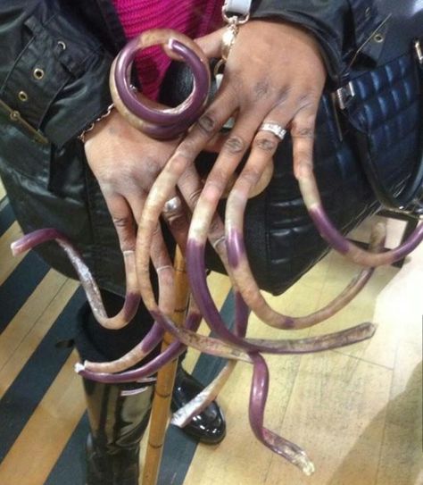 Bad Nails Epic Fail, Longest Acrylic Nails, Ugly Nails Fail, Extreme Long Nails, Cursed Nails, Gay Nails, Curly Nails, Longest Nails, Celebrity Manicures