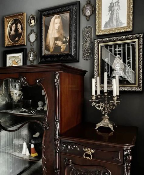 Victorian Gothic Decor Bedroom, Victorian Gothic Decor, Victorian Room, Gothic Decor Bedroom, Gothic Room, Gothic Interior, Victorian Home Decor, Victorian Bedroom, Victorian Interior