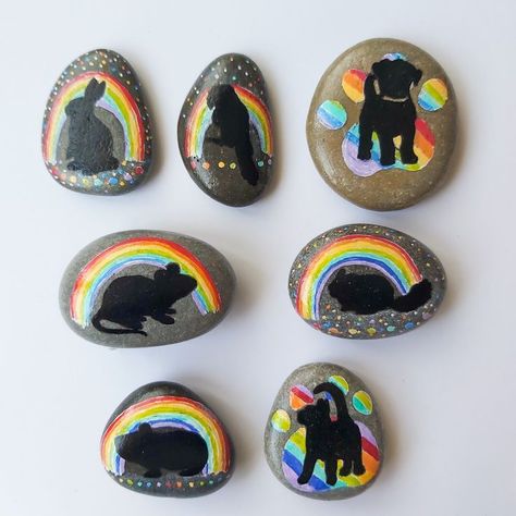 Memorial Stones For Dogs, Cat Memorial Stone Diy, Diy Pet Memorial Stone Painted Rocks, Hamster Memorial Ideas, Diy Pet Memorial Stone, Tombstone Rock Painting, Rock Painting Pet Memorial, Pet Memorial Painted Rocks, Pet Tombstone Ideas Diy