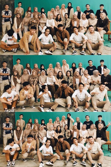 Tema Yearbook Earth Tone, Earth Tone Group Photoshoot, Foto Yearbook Sma, Tema Yearbook Vintage, Yearbook Outfit Ideas, Tema Yearbook, Foto Yearbook, Earth Toned Outfits, Yearbook Vintage