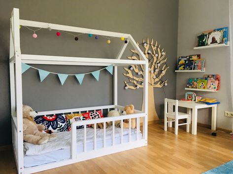 One Year Old Bedroom Boy, Montessori Boy Bedroom, Montessori Bedroom Boy, One Year Old Bedroom, Small Toddler Bed, Toddler Bed Boy, Bed Ikea, Boy Toddler Bedroom, Montessori Bedroom