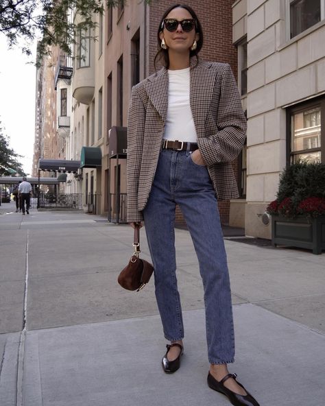 J Crew Office Outfit, Mary Jane Flats Outfit, Outfits With Mary Janes, Shoes Outfit Ideas, Mary Jane Outfit, Mary Jane Shoes Outfit, Iconic Shoes, Flats Outfit, Blazer Outfit