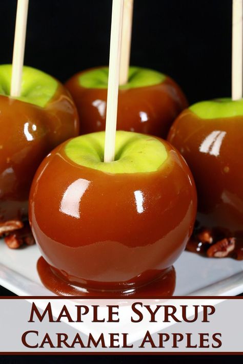 4 maple caramel apples on a plate. Homemade Caramel Apples No Corn Syrup, Easy Caramel Apples, Caramel Apple Recipe Easy, Maple Syrup Caramel, Maple Syrup Candy, Maple Caramel, Gourmet Caramel Apples, Caramel Apples Homemade, Caramel Apples Recipe