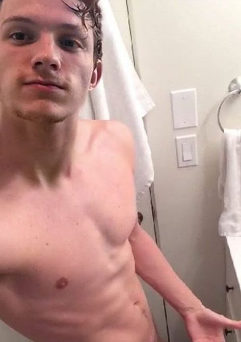 Tom Holland Boyfriend, Shirtless Tom Holland, Tom Holland Gay Art, Tom Holland Hot Pics, Tom Holland Armpit, Tom Holland Muscles, Tom Holland Shirtless Pictures, Hot Shirtless Tom Holland, Tom Holland Shirtless Muscle