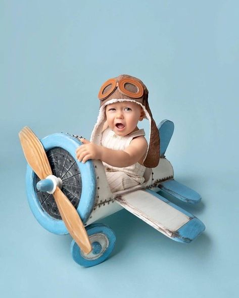 Aviator Photoshoot, Vintage Cake Smash, Vintage Airplane Birthday, Time Flies Birthday, Baby Photography Poses, Baby Birthday Photoshoot, Boy Photo Shoot, Airplane Birthday Party, Twin First Birthday