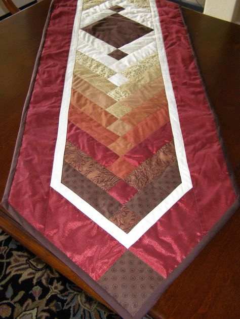 Destashification Table Runner Braid Quilt, Table Runner Tutorial, Quilt Borders, Table Runner Diy, Patchwork Table Runner, Quilted Table Runners Patterns, Rug Patterns, Quilted Table Toppers, Table Runner And Placemats