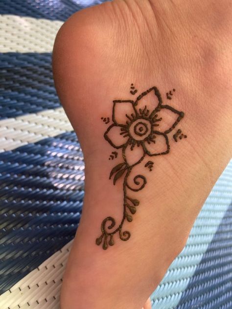 Henna Tattoo Designs Simple Small Easy, Small Henna Designs Arm, Henna For Ankle, Henna Tattoo Designs Feet Simple, Henna Designs For Ankle, Henna Arm Designs Easy, Henna Toe Designs, Henna Inspo Simple Easy, Small Henna Designs Ankle