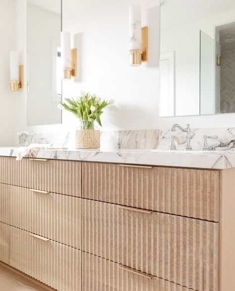 Caliber Homes (@caliberhomes) | Instagram Oak Vanity Bathroom, Natural Wood Bathroom Vanity, Oak Bathroom Vanity, Farmhouse Scandinavian, Custom Bathroom Vanity, Best Bathroom Vanities, Oak Bathroom, Sofa Velvet, Beach House Kitchens