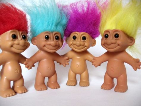 28 Radical Toys From the 70s & 80s Toys Diy, 90s Toys, Toys Toys, Farm Toys, Car Toys, Popular Toys, 90s Childhood, Troll Dolls, Singer Sewing