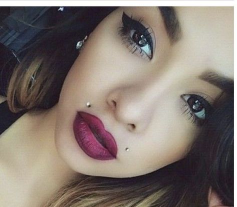 Top Lip Piercing, Canine Bites, Angel Bites Piercing, Piercing Designs, Angel Bites, Bottom Lip, Snake Bites, Black Lips, Lip Piercing