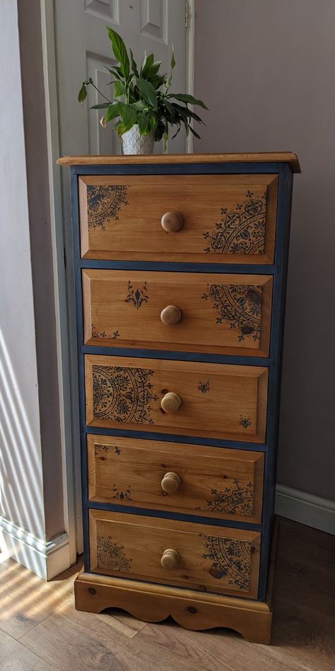 Hand Painted Chest Of Drawers, Pine Chest Of Drawers Makeover, Refurbished Chest Of Drawers, Stenciled Chest Of Drawers, Upcycle Drawers, Chest Of Drawers Upcycle, Decoupage Drawers, Diy Bedside Table, Stencil Dresser